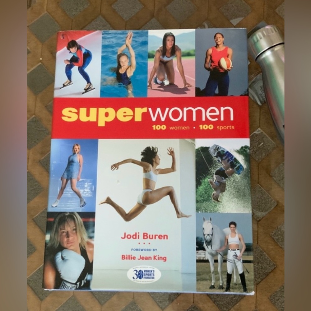 100 SUPER WOMEN BOOK.